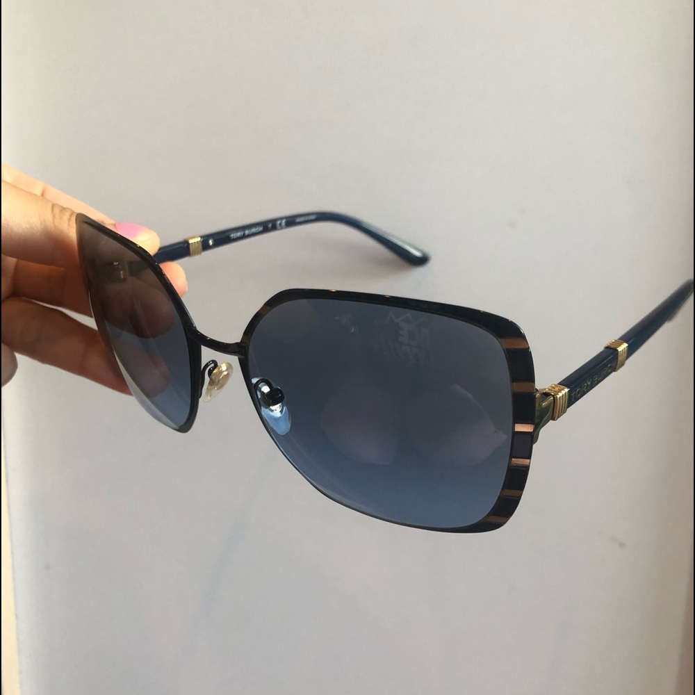 Authentic Tory Burch sunglasses • no scratches